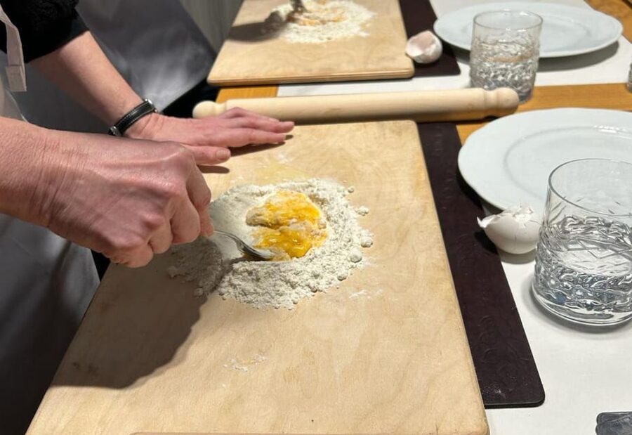 Rome: Pasta and tiramisu perfection class w/wine & dessert - What the atmosphere may be like