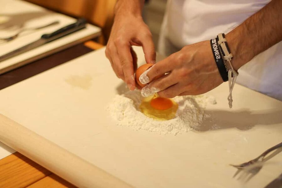 Rome: Pasta and tiramisu perfection class w/wine & dessert - Starting with prosecco and the Italian kitchen
