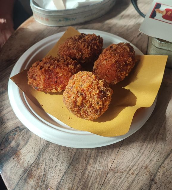 Rome: Pasta, Pizza & Gelato Tour in TRASTEVERE - Piazza di San Cosimato and the market stop