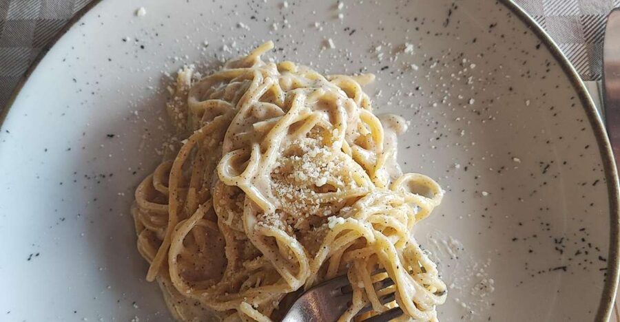 Rome: Pasta, Pizza & Gelato Tour in TRASTEVERE - What Debora adds to the experience