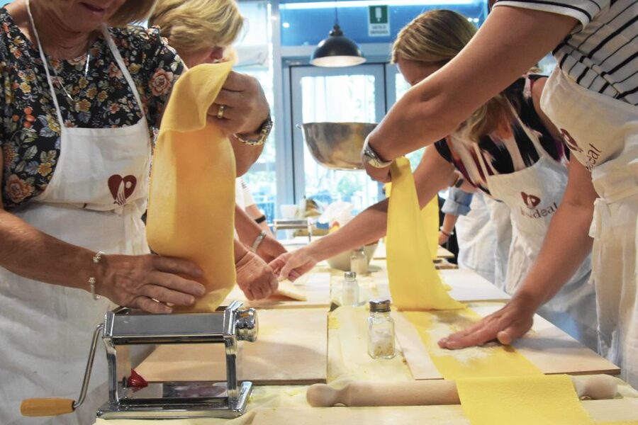 Rome: Pasta, Ravioli & Tiramisu Class with Unlimited Wine - The chefs make the difference