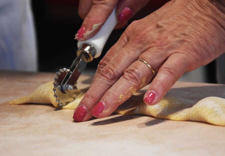 Rome: Pasta, Ravioli & Tiramisu Class with Unlimited Wine - Practical details that affect your evening