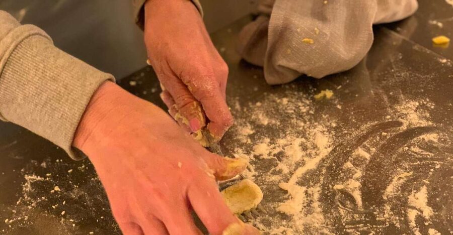Rome: Pasta & Tiramisu Class with Fine Wine by the Vatican - What to bring and what to expect