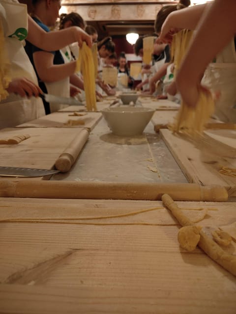 Rome: Pasta & Tiramisu Cooking Class near the Spanish Steps - Dietary, accessibility, and booking details