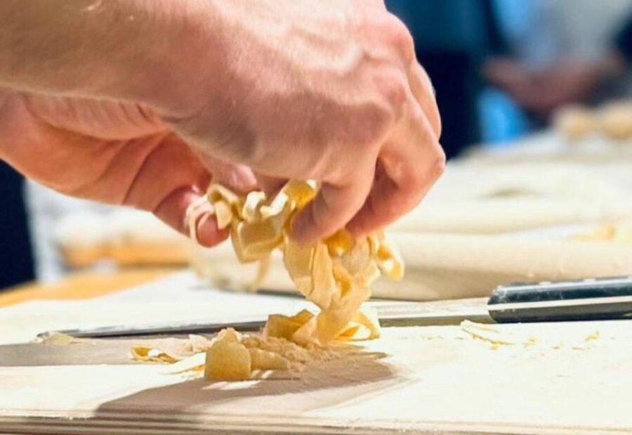 Rome: Small Group Pasta cooking class near Piazza Navona - Why six people changes the experience