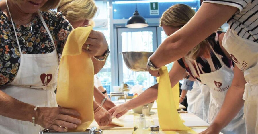 Rome: Small Group Pasta Making Class with Wine near Vatican - A Roman welcome with Spritz and crispy snacks