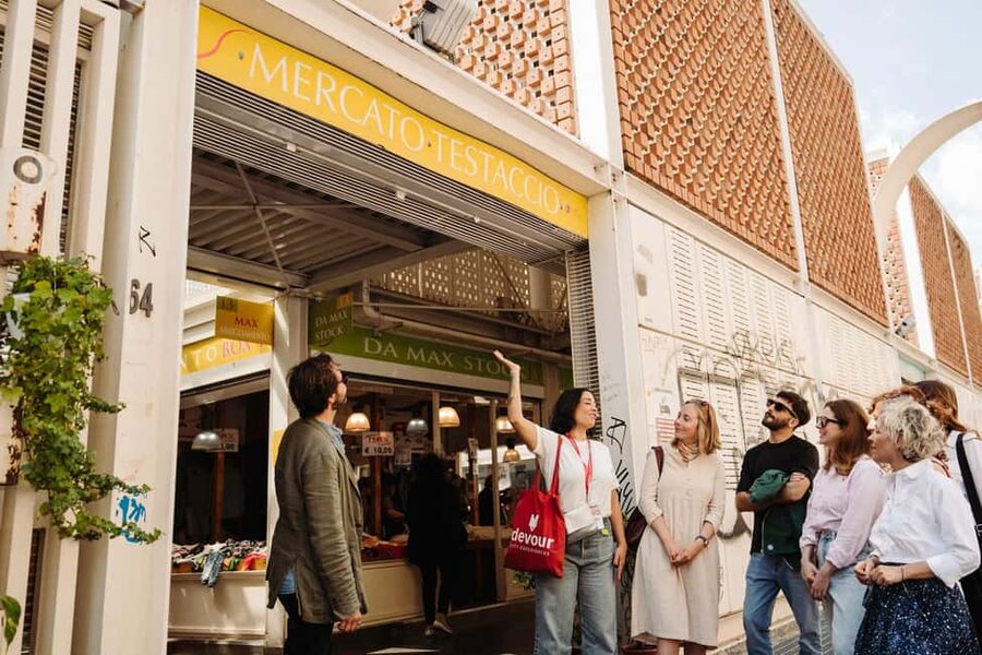 Rome: Testaccio Food & Market Tour with Pasta & Wine - The guides make a real difference