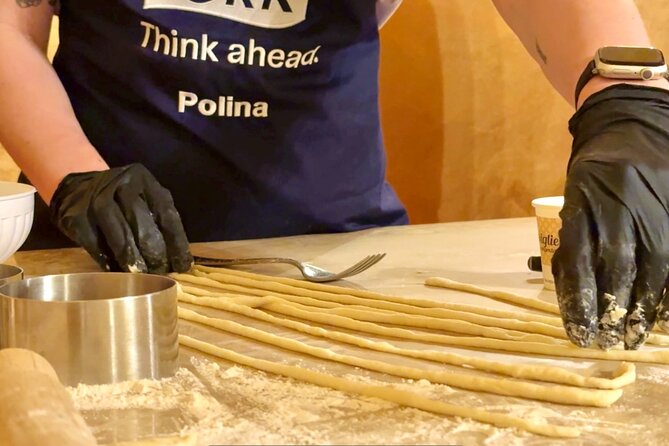Siena: Pasta and Tiramisu Small Group Cooking Class with Wine - Choosing a morning or later session