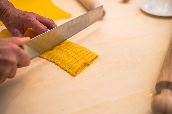 Small group Pasta and Tiramisu class in Como - Who should book this class?