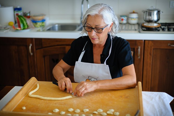 Small group Pasta and Tiramisu class in Lecce - Arriving at a real home in Lecce