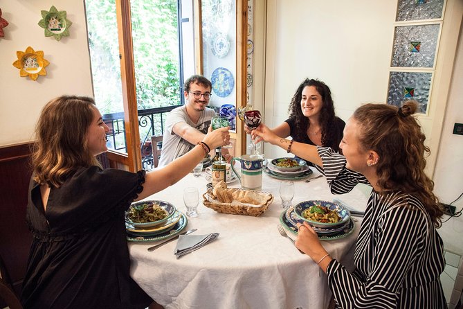 Small group Pasta and Tiramisu class in Riomaggiore - Who should book this experience?