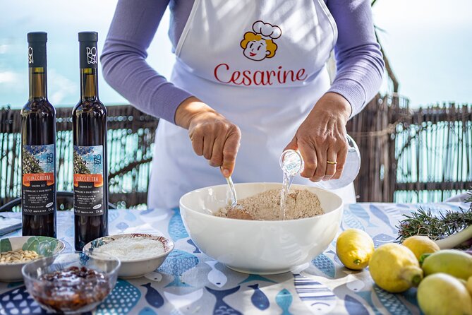 Small group Pasta and Tiramisu class in Riomaggiore - Starting with snacks, prosecco, and conversation