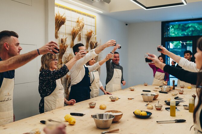 Small-Group Pasta Cooking Class and Market Tour in Florence - Why the six-person limit matters