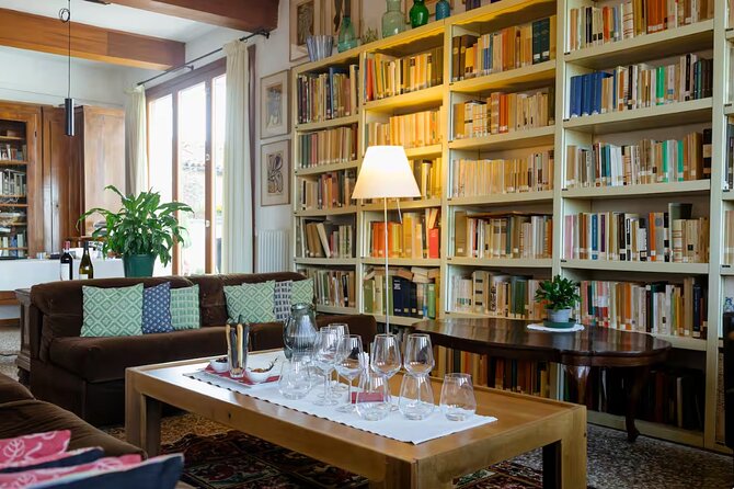 Tiramisu and Fresh Pasta Cooking Class in Venezia - Welcome snacks, oil tasting, and the first glass of wine