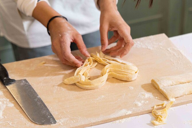 Top Class of Ravioli, Fettuccine and Tiramisu Workshop in Rome - The hands-on question: personal pasta or group production?