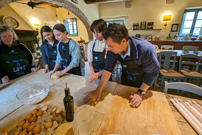 Tuscan Cooking Class of Homemade Pastas and Cantucci Cookies - Cooking at Podere Spedalone near Pienza