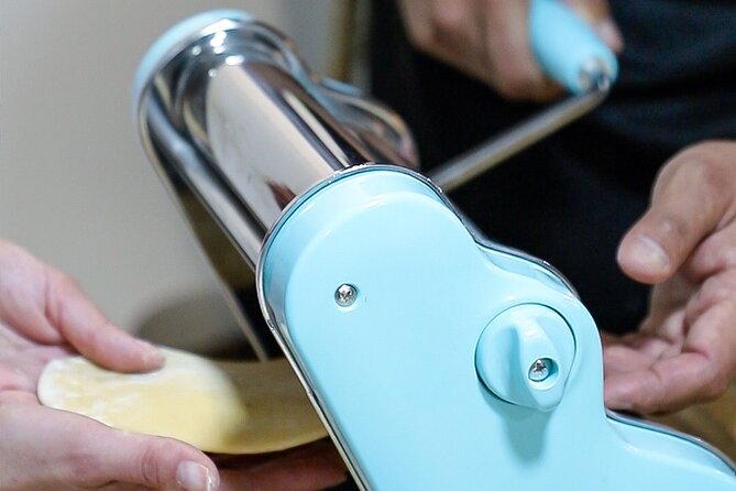 Valencia: Fresh Pasta Workshop with Food at Coolinary Experience - Using the machine to shape fresh pasta