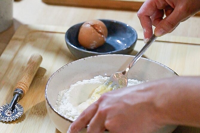 Valencia: Fresh Pasta Workshop with Food at Coolinary Experience - Andrea and Ana make the class feel personal