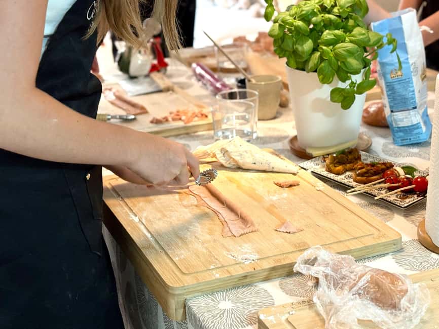 Valencia: Fresh Pasta Workshop with Lunch/Dinner in the Center - Key points at a glance