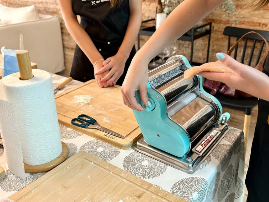Valencia: Fresh Pasta Workshop with Lunch/Dinner in the Center - Teaching style and hospitality