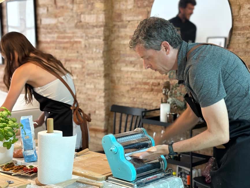 Valencia: Fresh Pasta Workshop with Lunch/Dinner in the Center - What the $88 price includes