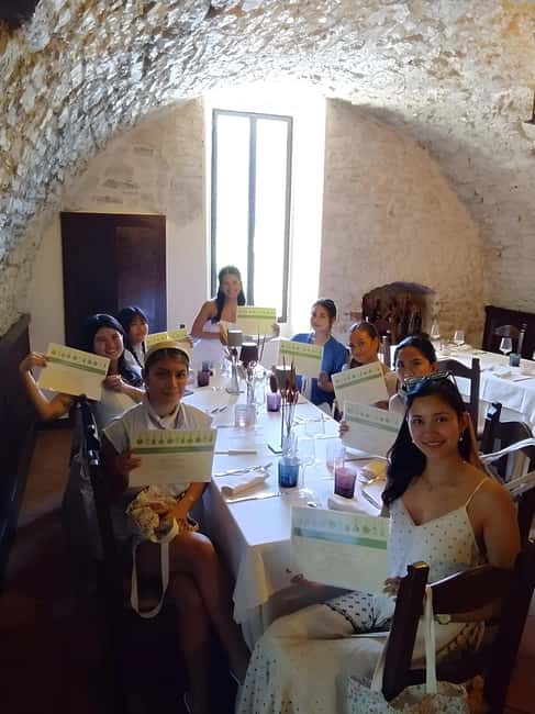 Valnerina/Pasta cooking class in a 12th century location - The staff and the feel of a private class