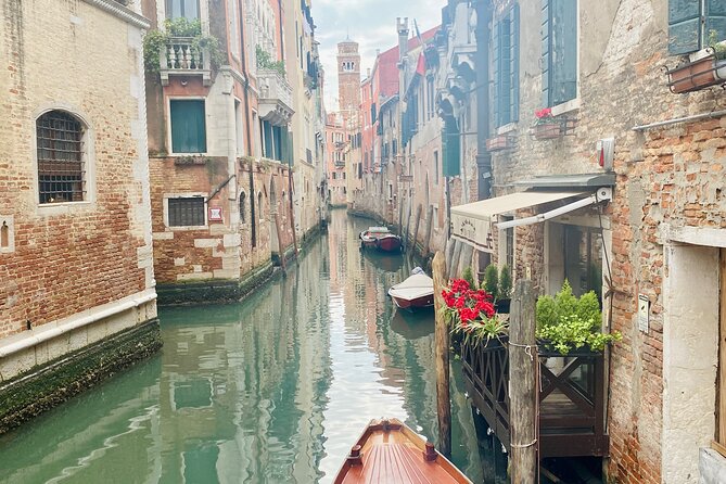 Venice: Jewish Ghetto & Cannaregio Area Food Tour: Pasta Wine Gelato and More! - What the guides add to the evening