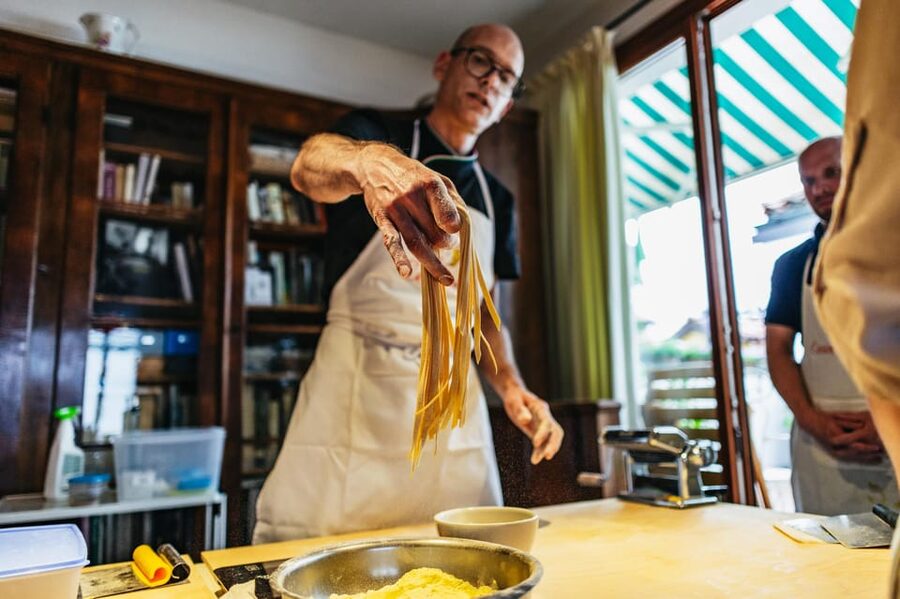 Venice: Pasta and Tiramisu Cooking Class at a Local's Home - The hosts make the difference