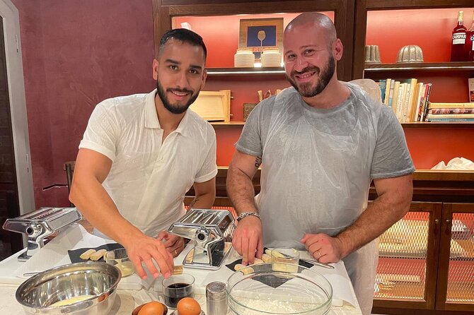 Venice: Pasta and Tiramisu Cooking Class - Learning to make fresh pasta