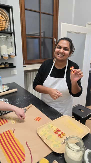 Verona: Authentic Pasta Making Class with a Local Family - Valli and Dave shape the mood
