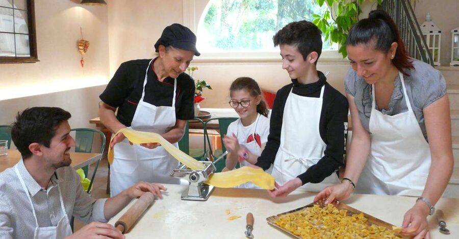 Verona: Tortellini Cooking Class and Lunch with Mamma Ivana - Rolling the pasta with a special machine